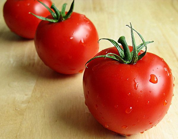 beneficios del tomate para la piel