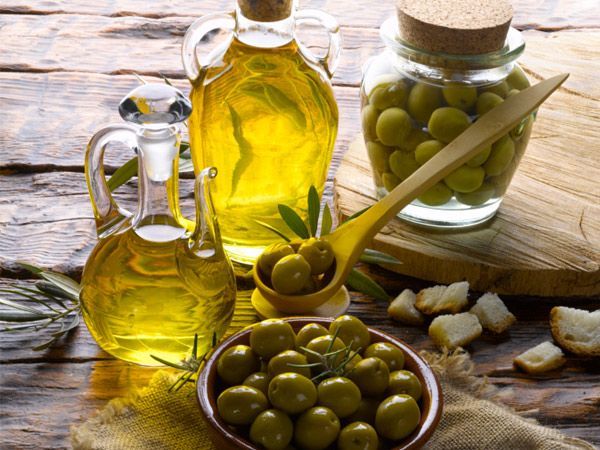 Top beneficios del aceite de oliva para el cuidado de la piel, cuidado de la salud y el cuidado del cabello
