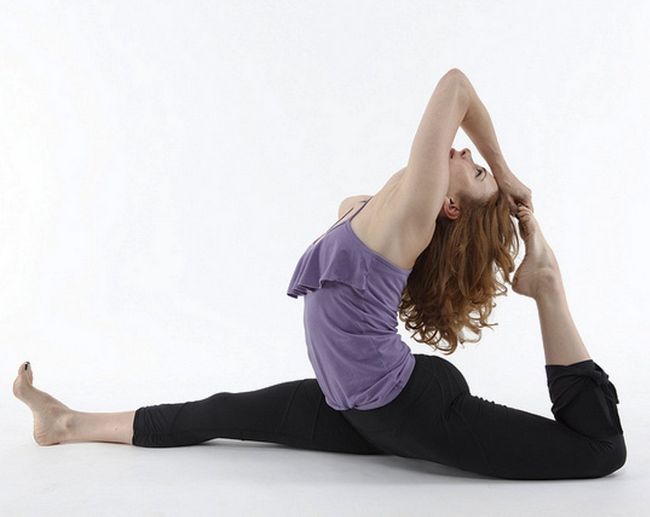 Top posturas de yoga para aumentar el metabolismo y perder peso