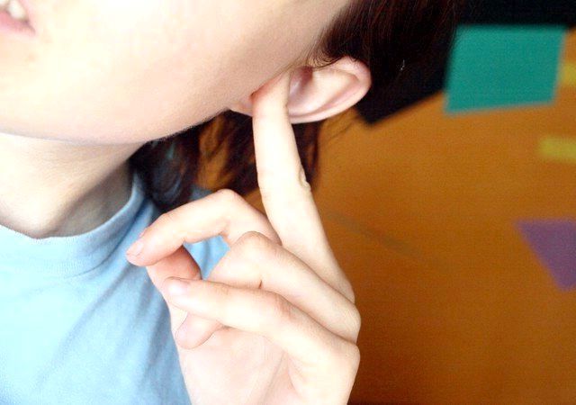 15 Remedios caseros para los oídos tapados que trabajar rápidamente