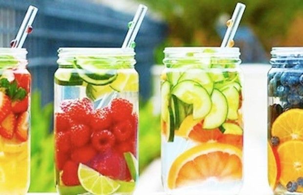 8 recetas de agua de desintoxicación de limón simples para la pérdida de peso