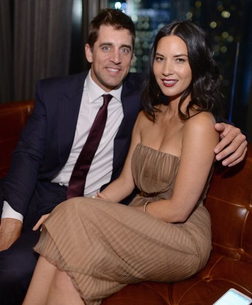 Aaron Rodgers y Olivia Munn en el & # 034-Entrega Us from Evil & # 034- cribado después de la fiesta.