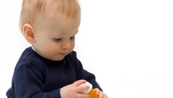 La ingestión accidental de la medicina puede causar condiciones potencialmente mortales en los niños.
