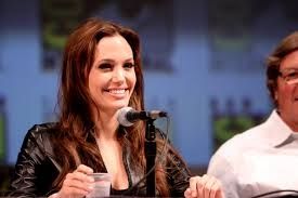 Ovarios de Angelina Jolie, las trompas de Falopio removidos para reducir el riesgo de cáncer