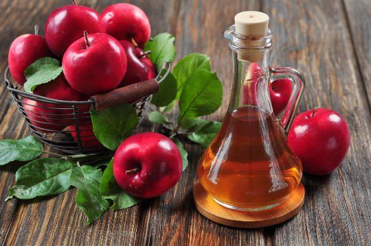 El vinagre de manzana para el tratamiento del acné y las cicatrices del acné