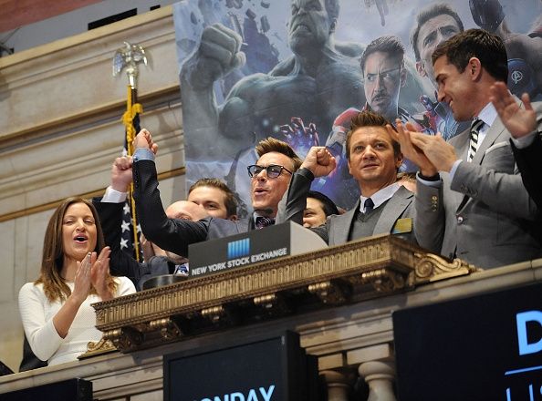 Robert Downey, Jr. y Jeremy Renner en la apertura de NYSE Bell en la celebración de`Marvel`s Avengers: Age of Ultron.`