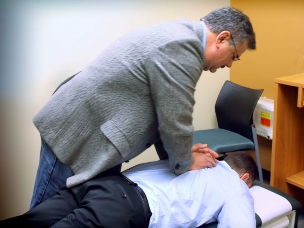 El dolor de espalda en la oficina? Trate de pie cada pocos minutos, según estudio