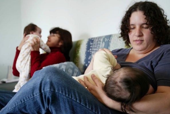 Beneficios de la lactancia materna a surgir en la vida adulta del niño