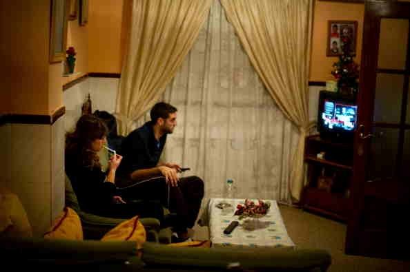 Viendo la televisión