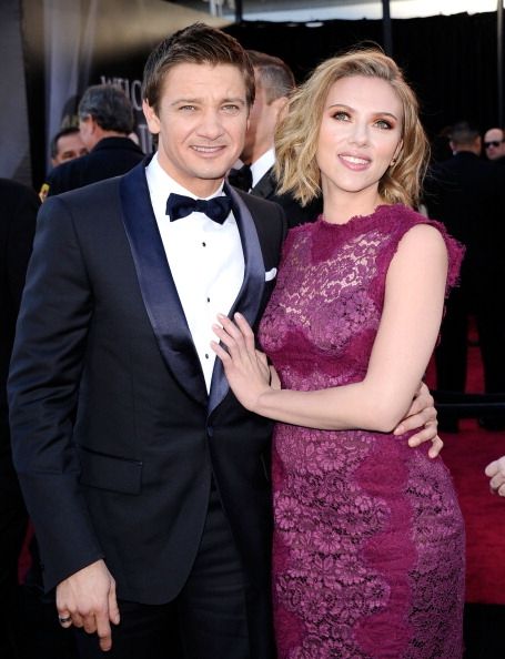 Jeremy Renner y Scarlett Johansson