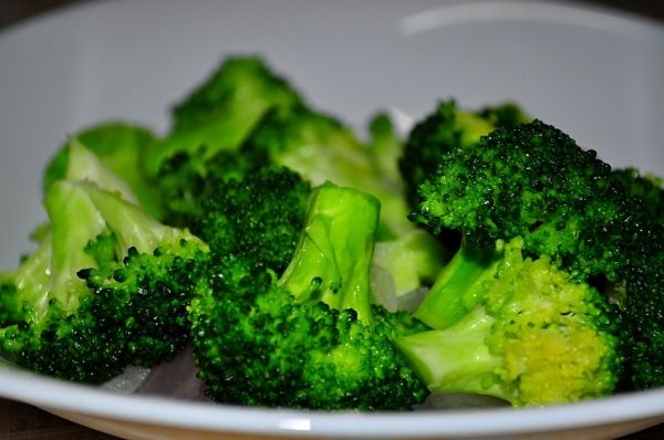 Compuesto en el brócoli ayuda a los niños pequeños con autismo, un pequeño estudio encuentra