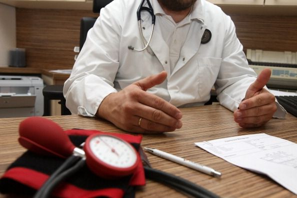 Los médicos buscan mayores comisiones por las Aseguradoras de Salud