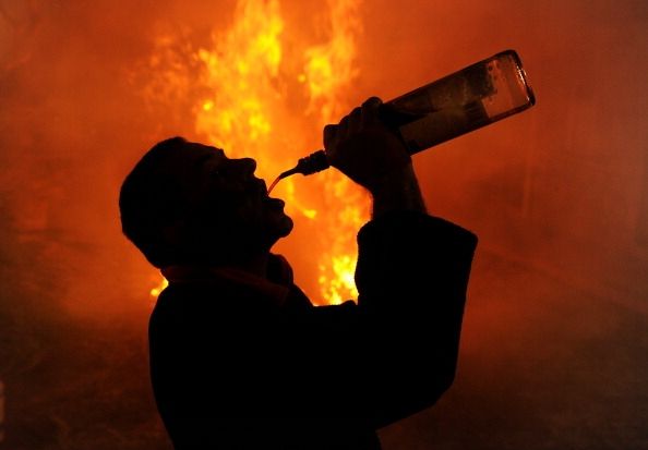 El consumo de alcohol ha disminuido en los países desarrollados, pero las borracheras entre los jóvenes es hacia arriba.