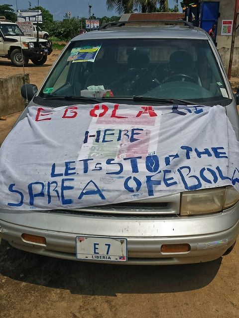 ebola banner en un coche