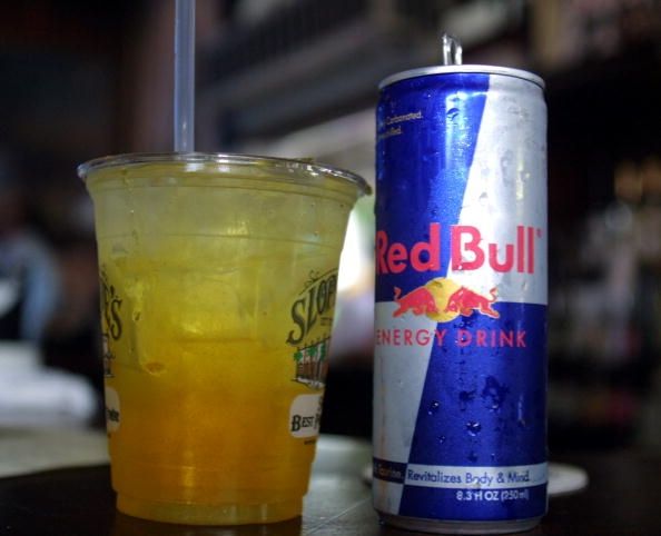 Red Bull Energy Drink se mezcla con alcohol