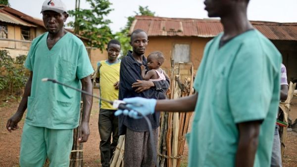 Los pacientes en África tienen miedo del virus Ébola y están evadiendo a propósito aislamiento y tratamiento.
