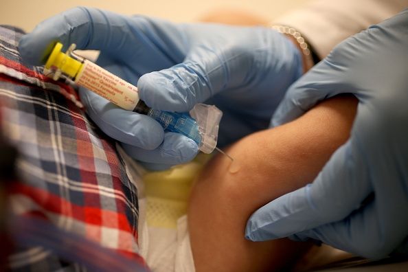 Cheatham funcionarios de salud del condado dan vacuna contra la gripe gratis para detener epidemia de gripe