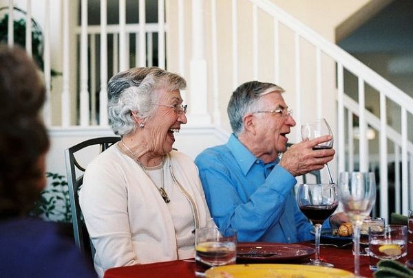 Abuelos de la generación moderna: más felices y optimistas