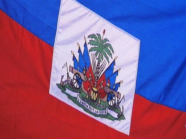 Haití prohíbe voluntarios para África occidental después de los rumores de los medios sociales