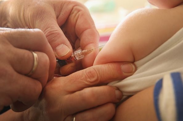 Una vacuna contra el Haemophilus ingluenza B appers para ofrecer cierta protección contra la leucemia infantil más común. Una vacuna contra el Haemophilus ingluenza B appers para ofrecer cierta protección contra la leucemia infantil más común.
