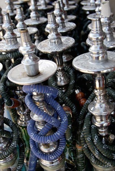 Una serie de pipas de agua, las tuberías de agua de Oriente Medio.