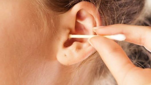 Cómo limpiar los oídos en el hogar utilizando remedios caseros
