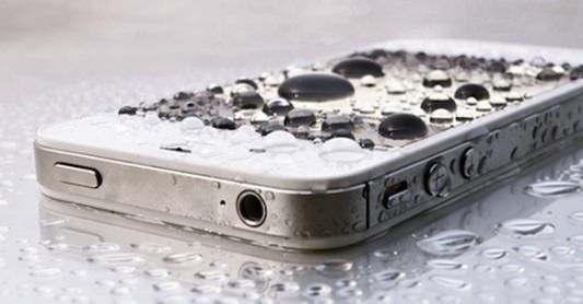 Cómo ahorrar un teléfono celular mojado