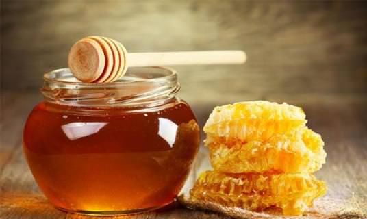 Utilice la miel para el acné y el tratamiento del acné cicatrices