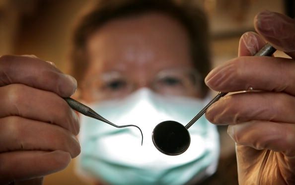 Dentistas Ofreciendo NHS Tratamiento siguen disminuyendo