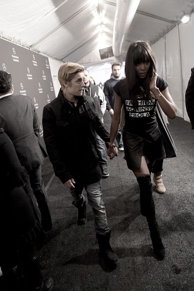 Justin Bieber y Naomi Campbell a su manera para el desfile de moda de la Caridad.
