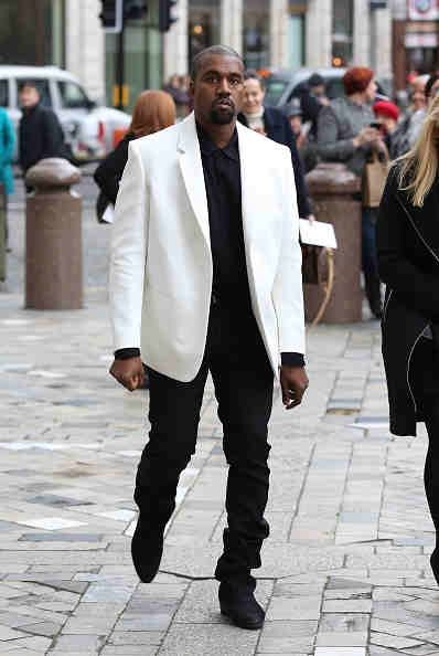 Kanye West en el profesor Louise Wilson`s memorial service.