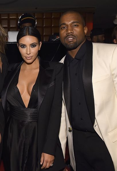 Kim Kardashian y Kanye West asisten John Legend`s birthday party.