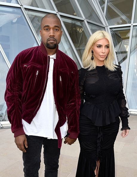 Kanye West y Kim Kardashian en el Louis Vuitton Fashion Show en Paris Fashion Week Moda Otoño / Invierno 2015/2016.