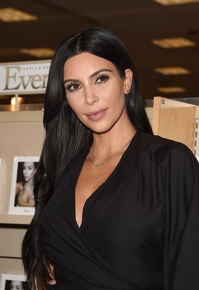 Kim Kardashian en la premier de Los Ángeles de & # 034-Egoísta 