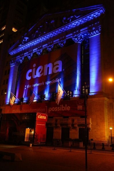 La Bolsa de Nueva York estaba iluminado con luces azules para el Día Mundial de Concienciación sobre el Autismo.