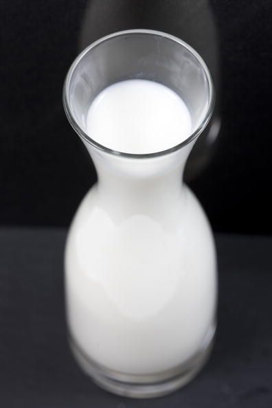 La leche es a menudo fortificada con vitamina D adicional y es una buena fuente de este nutriente.