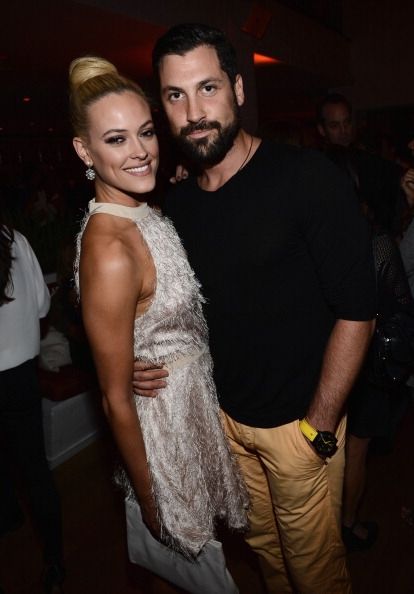 Peta Murgatroyd y Maksim Chmerkovskiy en el 2012 Pre-Emmy Parte de la revista Entertainment Weekly.