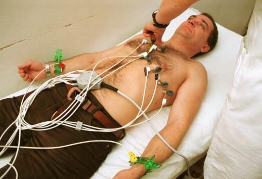 Un hombre de someterse a un electrocardiograma. Investigación Cardiología será sometido a un cambio en la forma en la investigación es financiada, lo que lleva a los estudios más pragmáticos.