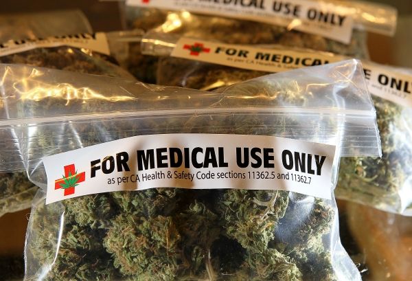 La Asociación Médica de Canadá dice que es mala práctica médica para autorizar un producto, tales como la marihuana medicinal, que no ha pasado a través de la prueba apropiada