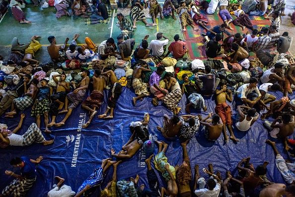 Barcos que llevan Centenares De rohingya refugiados de Myanmar