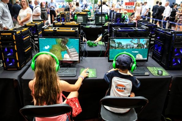 Los jugadores de Minecraft en el Dubai Duty Copa Shergar gratuito Ascot y de la Música.