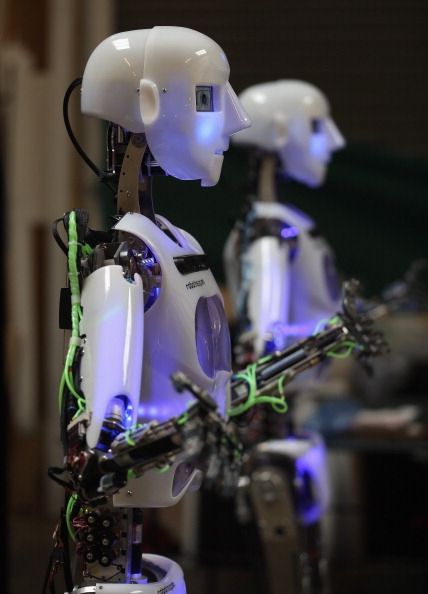 Dentro de los talleres de los Mundos Sólo disponible comercialmente Full Size Robot Creador
