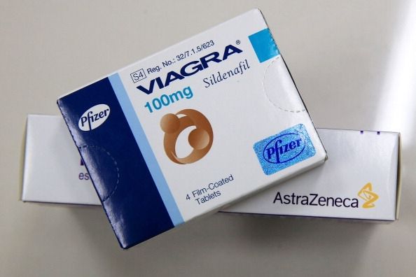 Una revisión de los estudios médicos de los medicamentos para la disfunción eréctil Viagra encontró que funciona mejor, pero tiene la tasa highst de efectos secundarios.