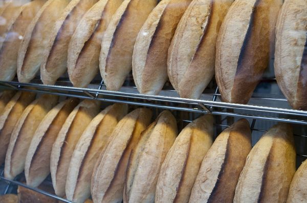 Las personas con diseae celíaca, que no pueden comer pan con gluten, parecen estar en mayor riesgo de daño a los nervios.