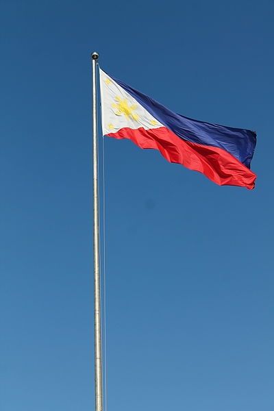 La bandera de las Filipinas como está representada en Imus, Cavite