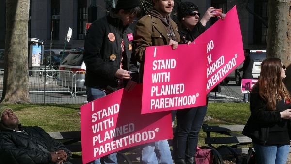 Un 2011 de protesta en apoyo de Planificación de la Familia. La organización está buscando un estudio del gobierno de la investigación con tejido fetal.