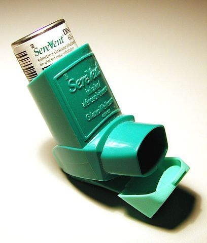 Un inhalador de asma (Serevent (salmeterol), ya no está en el mercado).