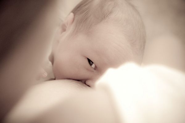 Los bebés prematuros en riesgo a la infección viral de la leche materna