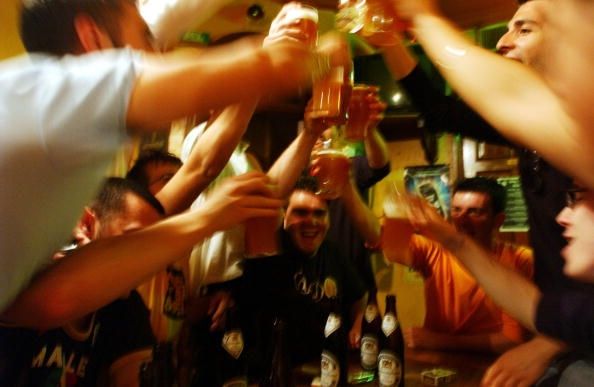 Muchos estudiantes universitarios tratan de usar estrategias para evitar las consecuencias de la embriaguez, pero algunas de estas estrategias pueden significar que beben más.