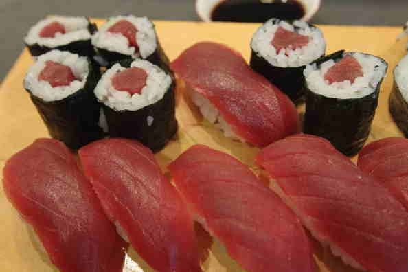 Sushi de atún